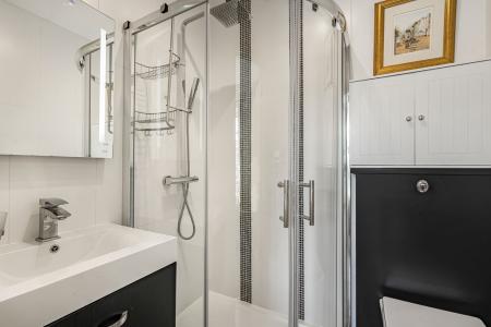 16 Shower Room
