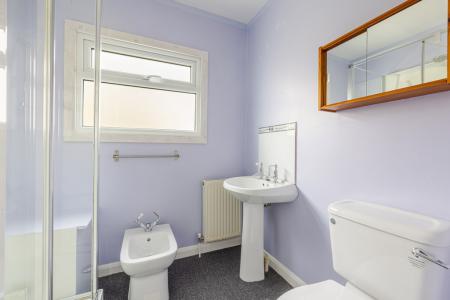 17 Bathroom 19 Coomb