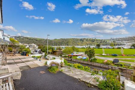 2 View 19 Coombe Roa