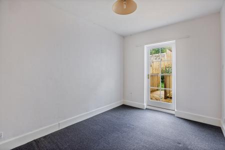 12 Bedroom 19 Coombe