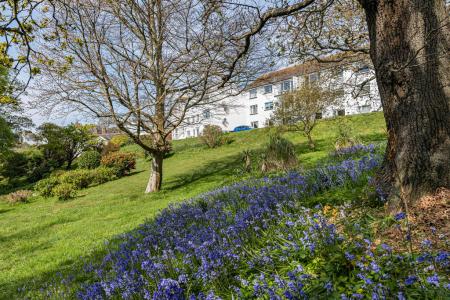 32 Communal Gardens.