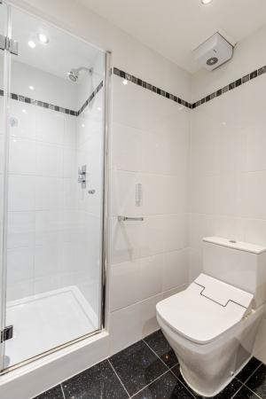 14 P Bathroom