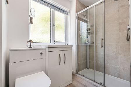 6 En Suite.JPG