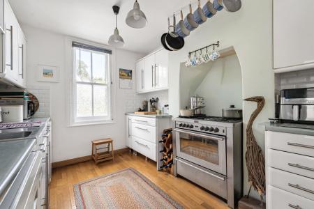 7 Kitchen.JPG