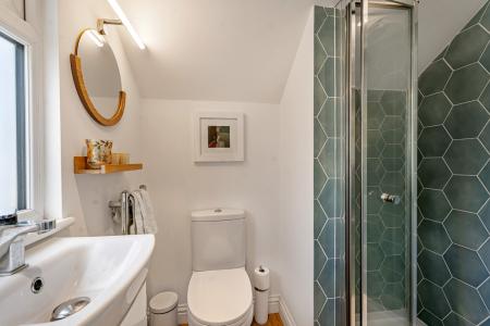 25 Eaves Shower Room