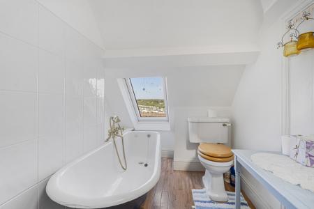 17 Bathroom.JPG