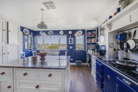 59 Kitchen.JPG