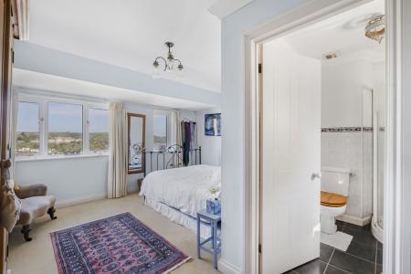 29 Bedroom and En Su