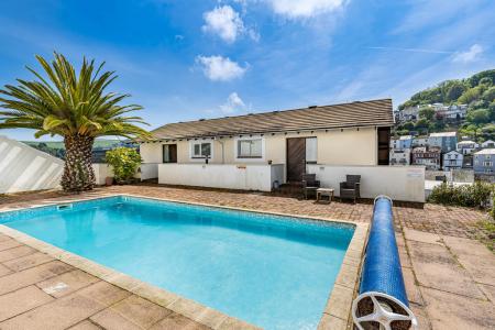 23 Swimming Pool Ter