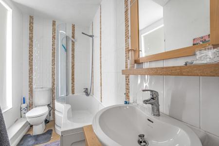 11 Bathroom.JPG