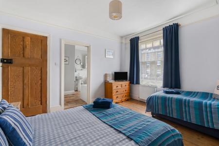 25 Bedroom