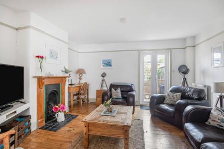 19 Sitting Room.JPG