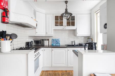 17 Kitchen.JPG