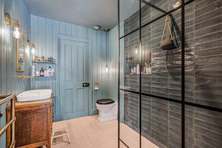 40 Shower Room.JPG