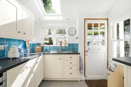 82 Kitchen