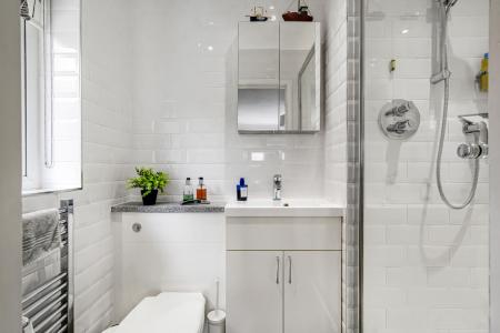 28 Shower Room.JPG