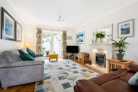 24 Sitting Room.JPG
