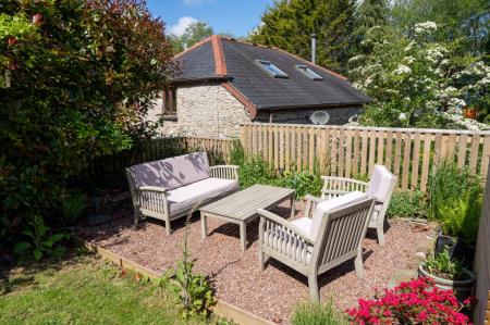 The Mill - Patio 1.j