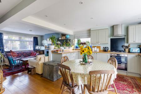 A16 - 3 Crispin Road