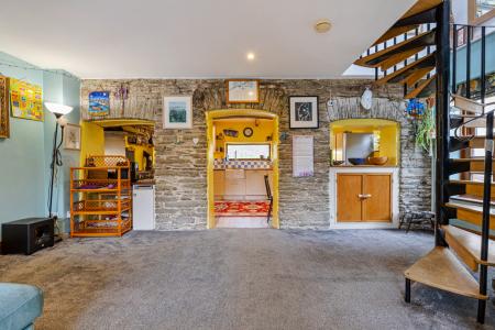 A08 - Bay Tree Cotta