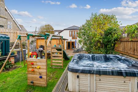 A05 - Bay Tree Cotta