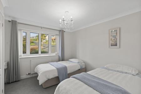 33 Mead Drive - En-S