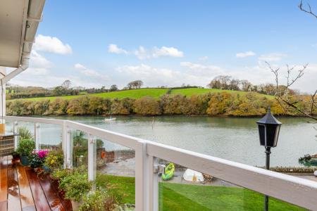 A08 - Embankment Rd,