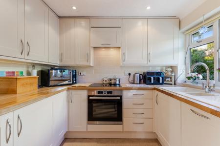 A16 - 3 Ashwood Clos