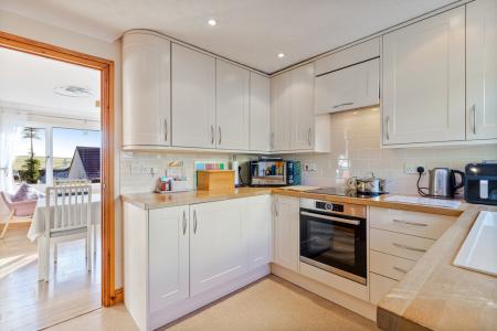 A17 - 3 Ashwood Clos