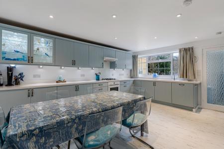 A13 - 25 Knowle Hous