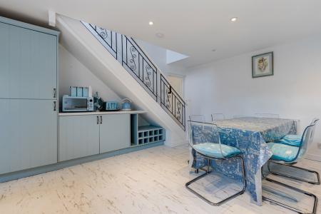 A11 - 25 Knowle Hous