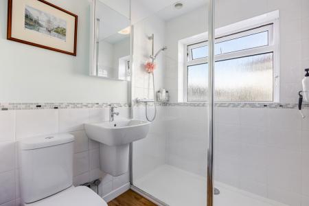 A25 - 13 Hillside Dr