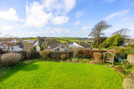 A09 - 13 Hillside Dr