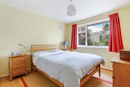 A22 - 25 Coombe Mead