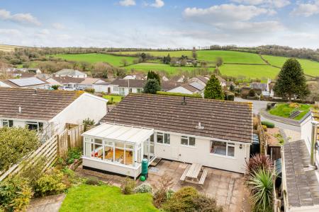 A08 - 25 Coombe Mead