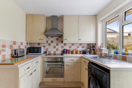 A12 - 25 Coombe Mead