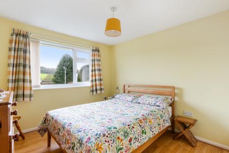 A20 - 25 Coombe Mead