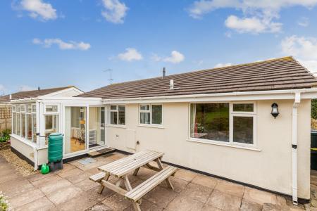 A09 - 25 Coombe Mead