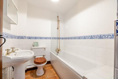 A10 - 4 Meadow Court