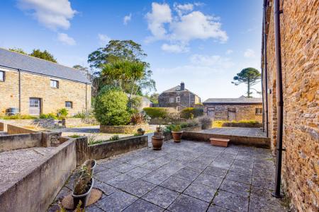 A04 - 4 Meadow Court