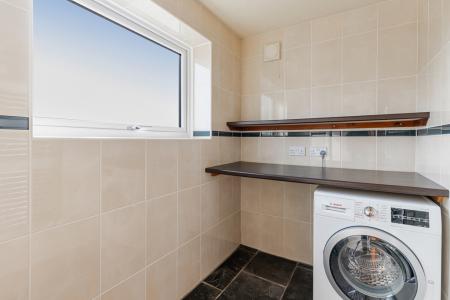 A29 - 10 Coombe Mead