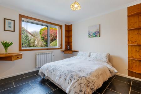 A21 - 10 Coombe Mead