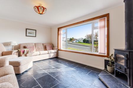 A25 - 10 Coombe Mead