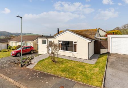 A09 - 10 Coombe Mead