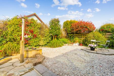 A13 - 10 Coombe Mead