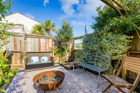 A12 - 4 The Precinct