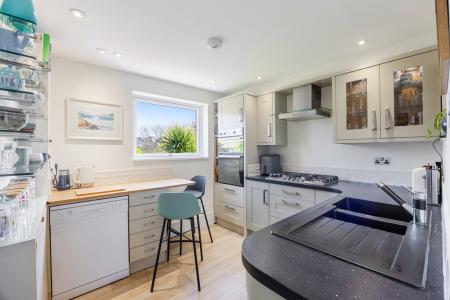 A16 - 4 The Precinct