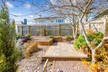 A13 - 4 The Precinct