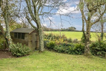 1364816-6-68e9350920