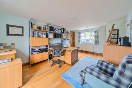 1334569-15-689dd8197